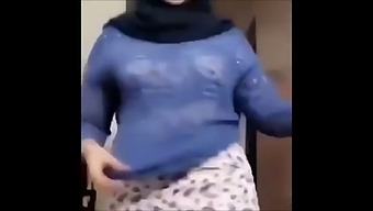 Introducing Somali Pornstar Yanior Genneler.