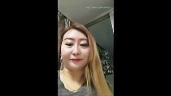 Zrela Kitajska Milf Se Prepušča Samozadovoljstvu