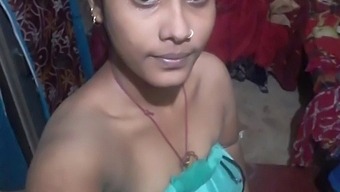 Teen Indian Girl With Big Nipples Shows Off Her Nude Selfie