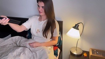 Nevlastný Syn Objaví Veľký Penis Svojej Nevlastnej Matky.