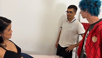 Kontaktiral Sem Jih Za Internetno Pomoč In Končal S Seksom Z Dvema Osebama