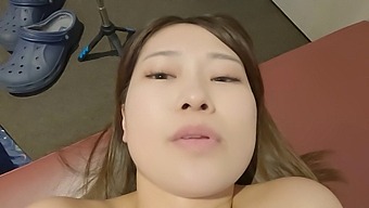 Japonska Drobna Polsestra Se Jebe V Majhnem Kafiču
