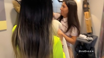S Parom Sva Spoznala Dve Osupljivi Ženski In Strastno Sva Seksala Na Kuhinjski Mizi