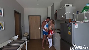 Kuuma Brunette Cheerleader Saa Kasvot Perseestä Ja Analized