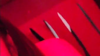 Pridružim Se Swingerski Skupini In Se Podredim Anonimnemu Analnemu Seksu, Kričim Od Užitka